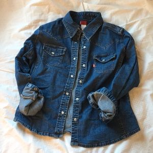 Levi’s Button Down for Women